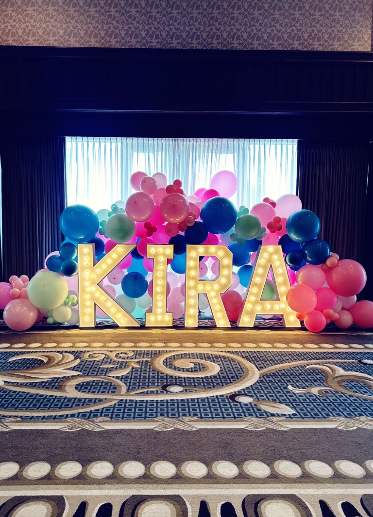 Niagara Falls marquee letters and balloon decor framing the letters